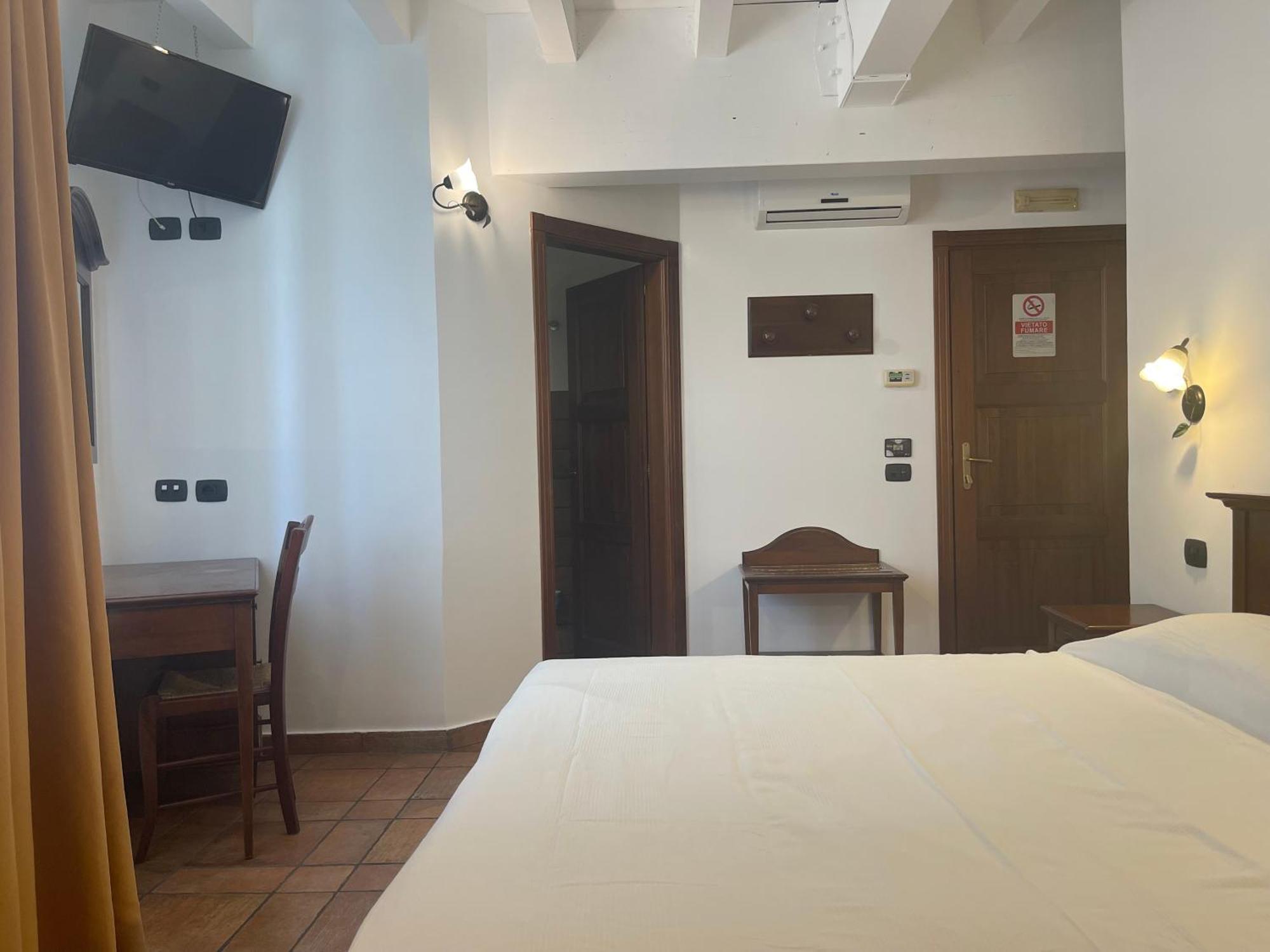 Hotel Capomulini 3 Stelle Acireale Exterior foto